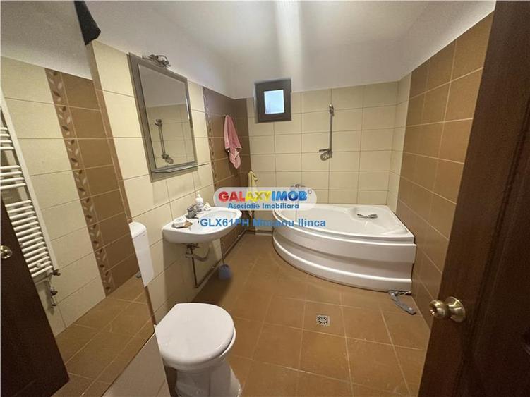 Casă cu 8 camere cu Teren 250 Mp în Malu Roșu