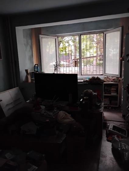 Vand apartament decomandat , 2 camere, baie, bucatarie , camara , la parter - 2