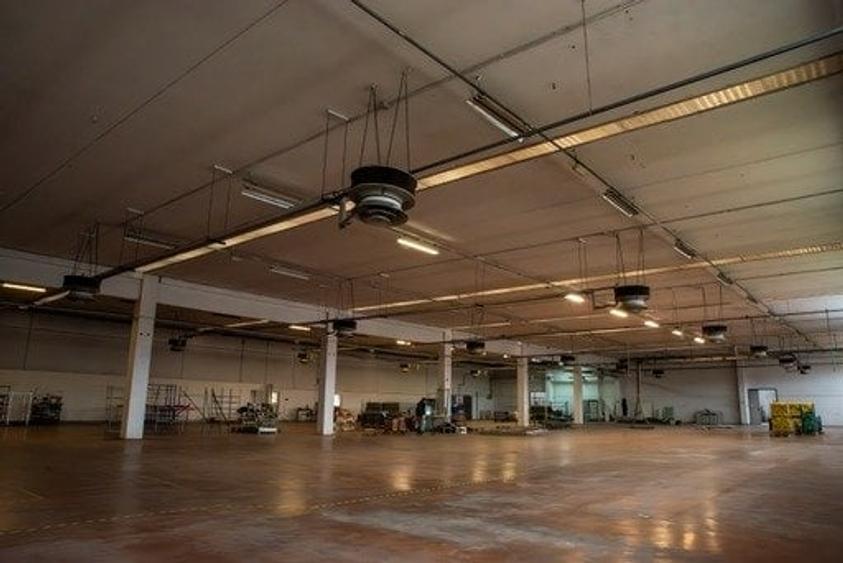 Spațiu industrial, de 3,700 mp, în Plopi
