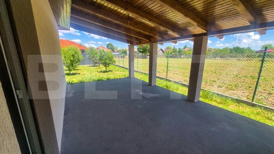 Casă individuală cu 3 camere cu Canalizare în Lazuri