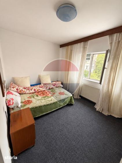 Apartament cu 2 camere semidecomandat, mobilat în Craiovița Nouă