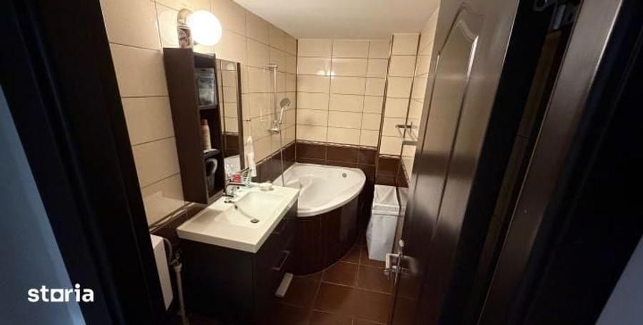 Apartament cu 3 camere decomandat în Vitan