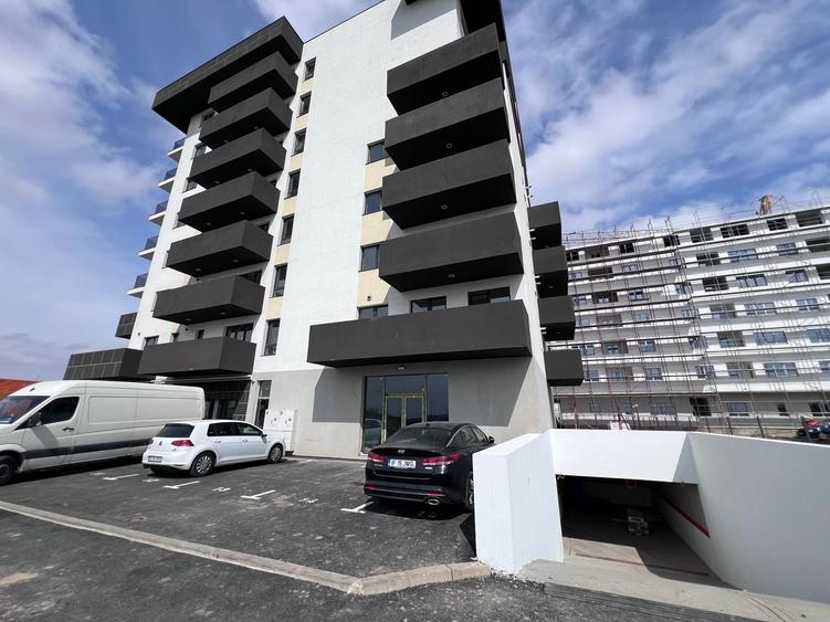 Apartament cu 2 camere semidecomandat în Metalurgiei