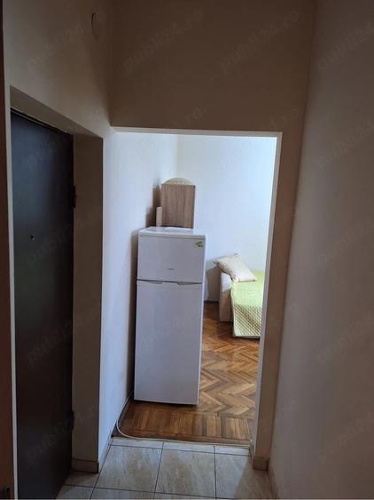 Garsonieră decomandată în Baba Novac