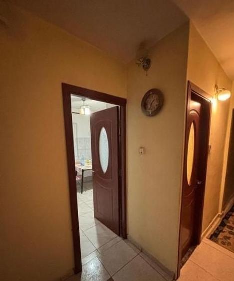 Apartament cu 3 camere decomandat, mobilat în Dacia
