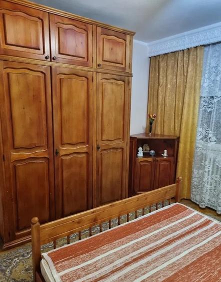 Apartament cu 3 camere decomandat în Cetate