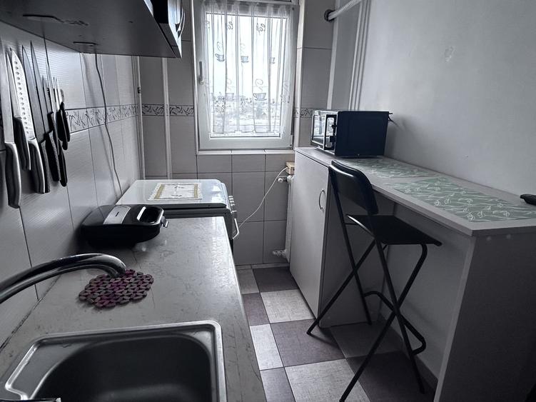 Apartament cu 2 camere decomandat în Tei
