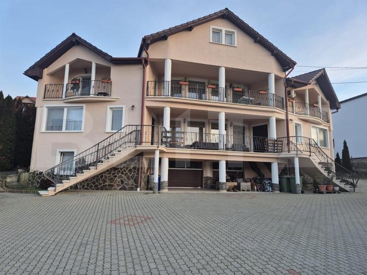 Casă individuală cu 10 camere cu Canalizare în Corunca
