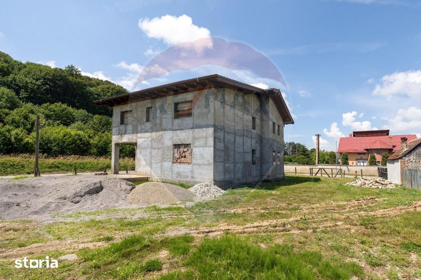 Casă cu 5 camere cu Teren 1000 Mp în Dumbrăvița