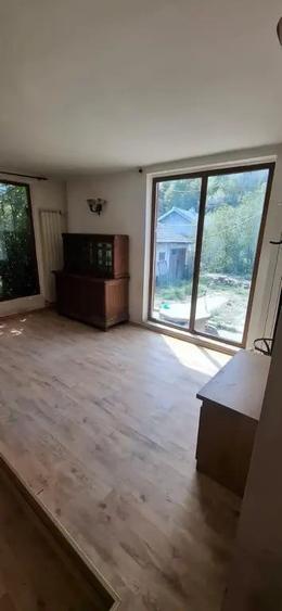Casă cu 5 camere în Vulcana-Pandele