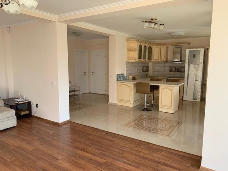 Casă cu 5 camere cu Teren 450 Mp în Central