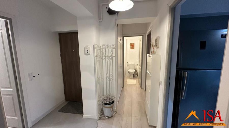 Apartament cu 3 camere decomandat, mobilat în Central