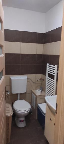 Apartament cu 3 camere decomandat în Malu Roșu