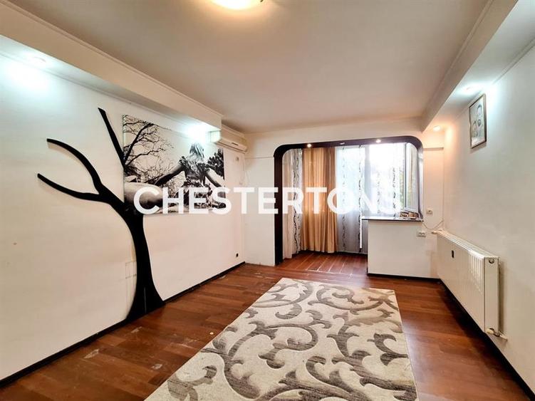 Apartament cu 3 camere semidecomandat, mobilat în Titan