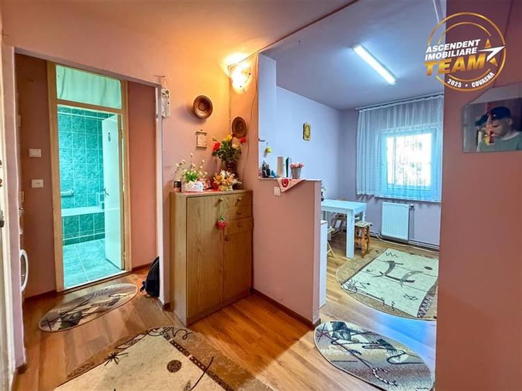 Apartament cu 2 camere decomandat, mobilat în Lenin
