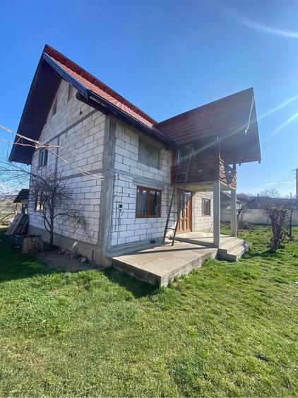 Casă cu Teren 600 Mp în Tigveni
