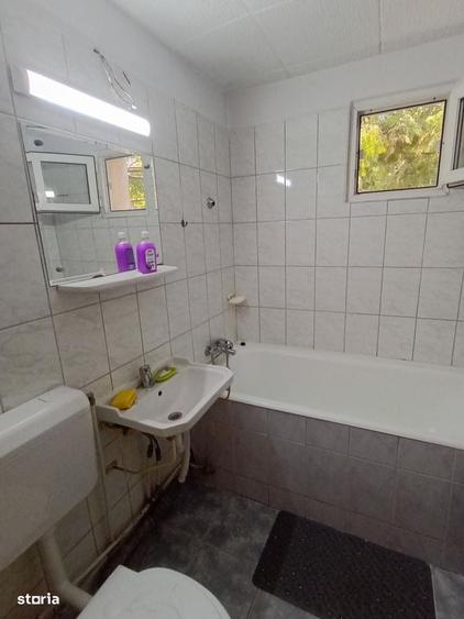 Apartament cu 3 camere semidecomandat în Păcii