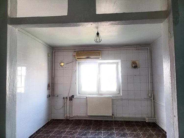 Apartament cu 3 camere decomandat în Berceni
