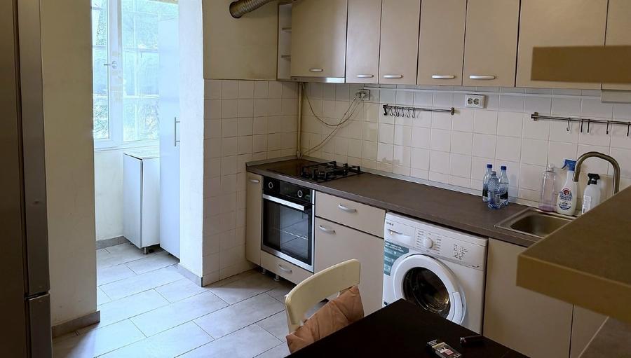 Apartament cu 3 camere semidecomandat, mobilat în Ștefan cel Mare