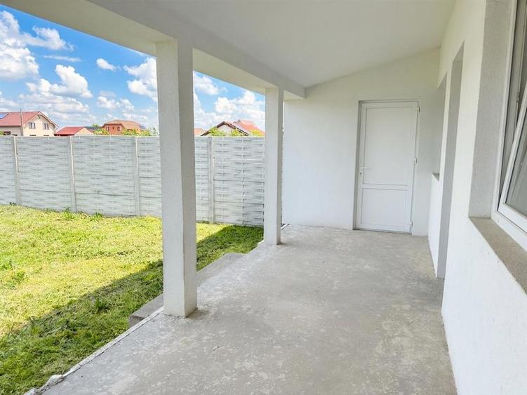 Duplex cu 5 camere cu Canalizare în Nojorid