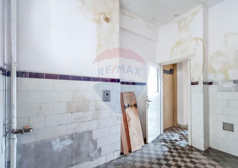 Apartament cu 3 camere semidecomandat în Magheru