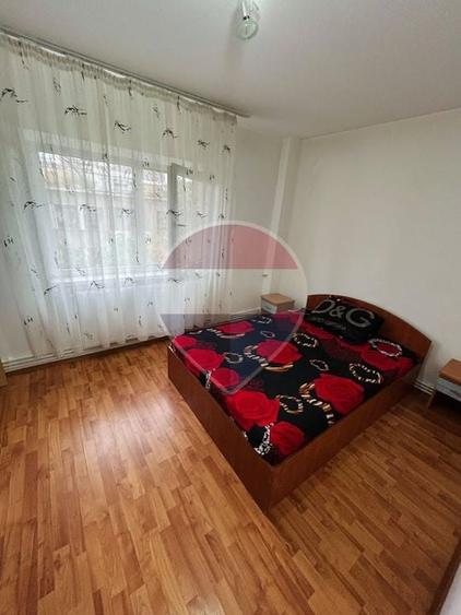 Apartament cu 2 camere semidecomandat, mobilat în Central