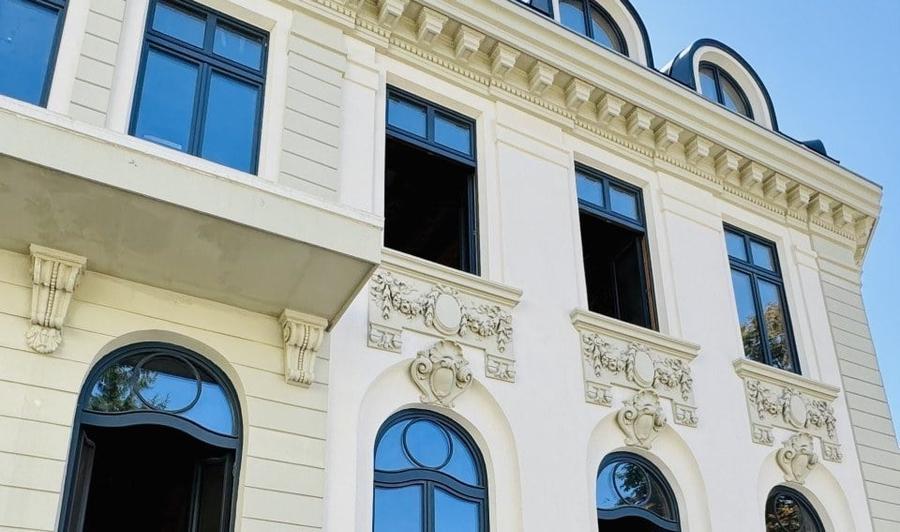 Casă cu 13 camere cu Garaj în Universitate
