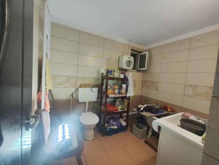 Casă individuală cu 3 camere cu Canalizare în Bariera Vâlcii