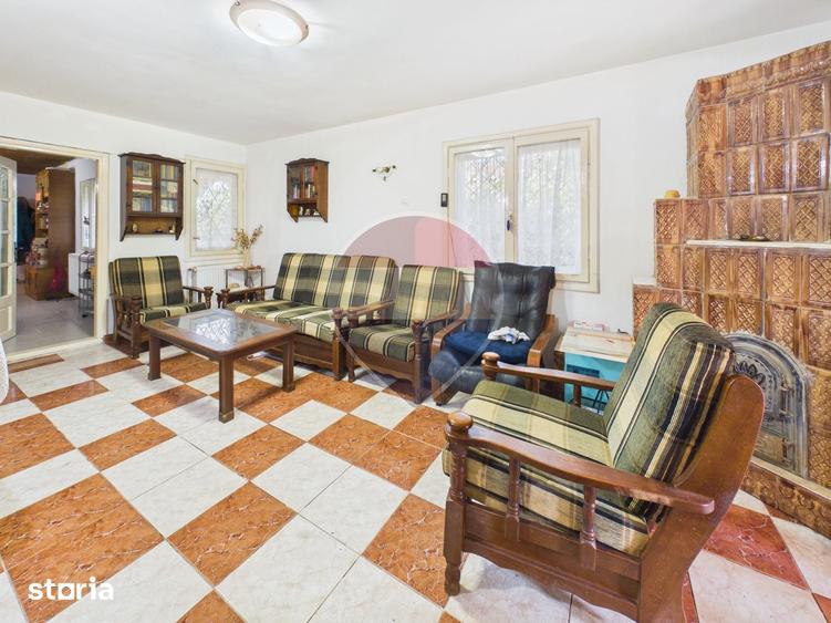 Casă cu 6 camere cu Teren 2800 Mp în Butimanu