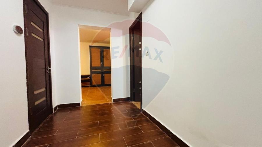 Apartament cu 4 camere decomandat, mobilat în Lazu
