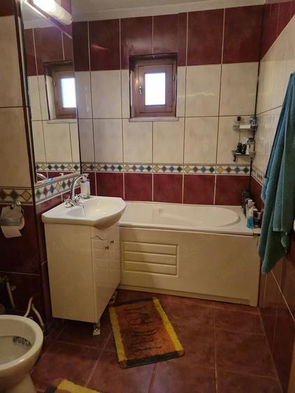 Apartament cu 3 camere decomandat, mobilat în Central