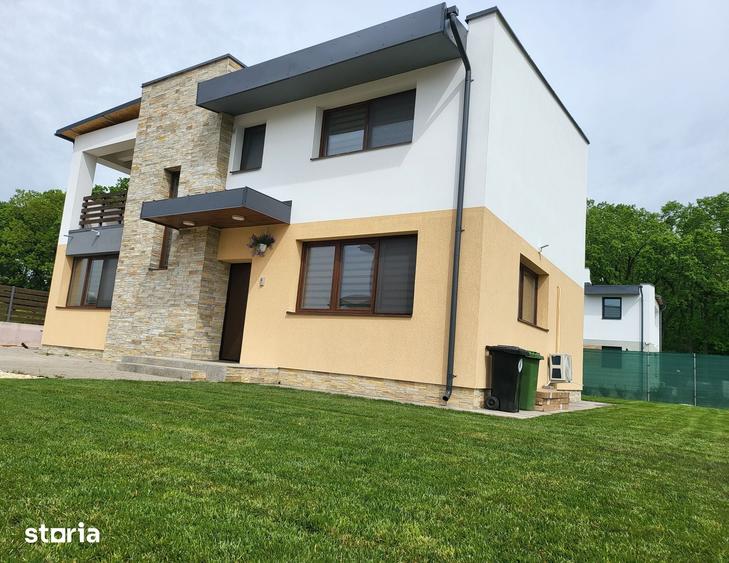 Casă cu 5 camere cu Teren 610 Mp în Corbeanca