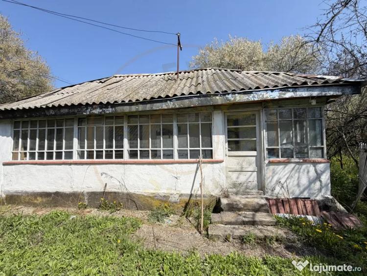Casă cu 2 camere cu Teren 1047 Mp în Lunca