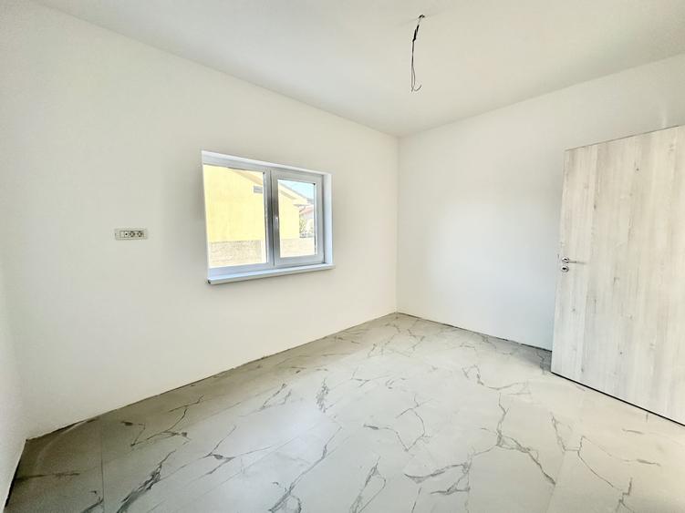 Duplex cu 3 camere cu Canalizare în Moșnița Veche