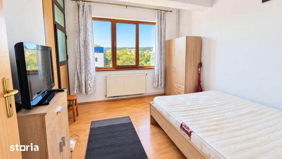 Apartament cu 2 camere decomandat în Podul de Piatră