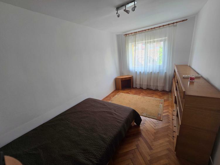 Apartament cu 3 camere semidecomandat în Olimpia-Stadion