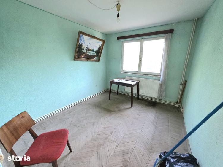 Apartament cu 3 camere semidecomandat în Viziru 1