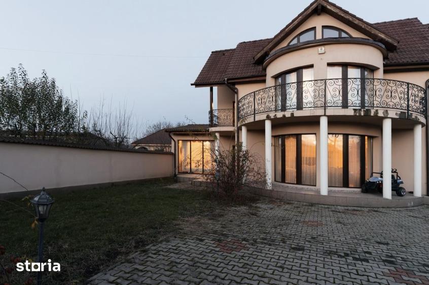 Casă cu 6 camere cu Teren 560 Mp în Criș