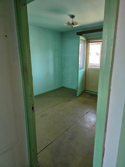 Apartament cu 3 camere semidecomandat în Câmpia Libertății