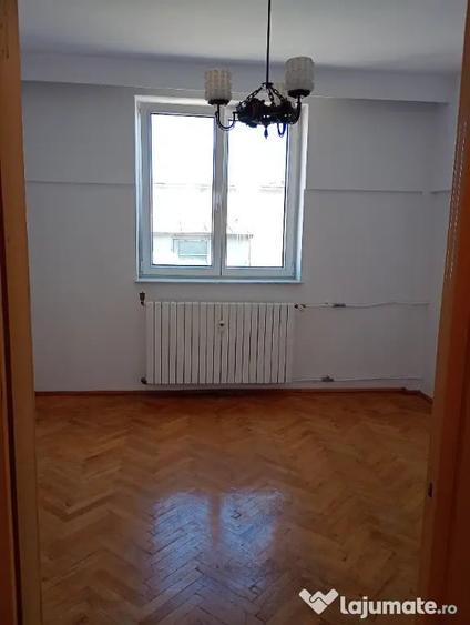Apartament cu 4 camere decomandat în Ultracentral