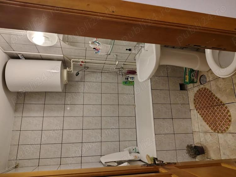 Apartament cu 3 camere semidecomandat în Central