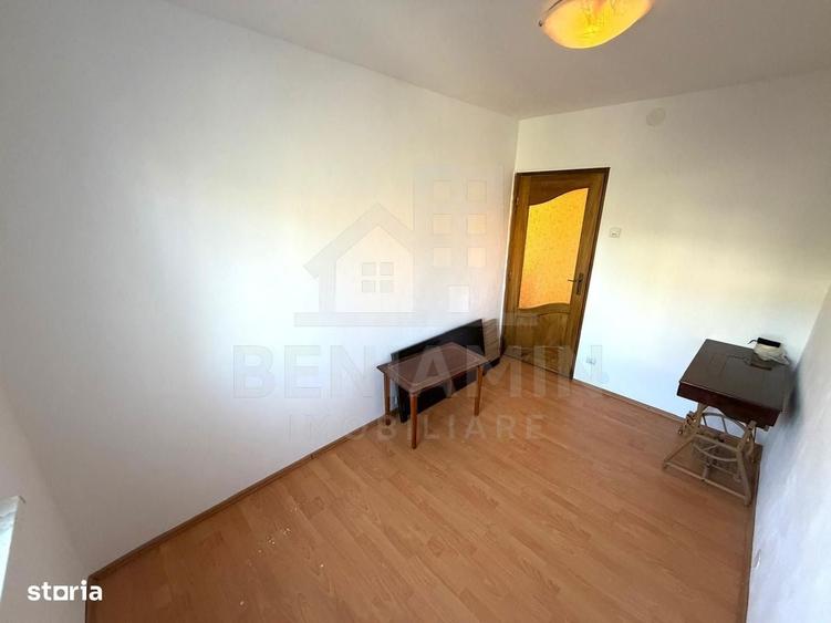 Apartament cu 3 camere decomandat în Valea Rosie