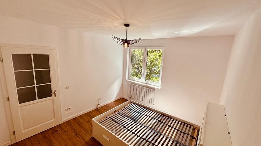 Apartament cu 3 camere semidecomandat, mobilat în Centrul Istoric