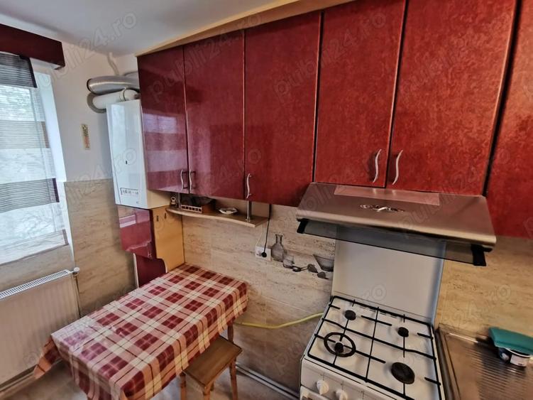 Apartament cu 3 camere decomandat în Exterior Vest