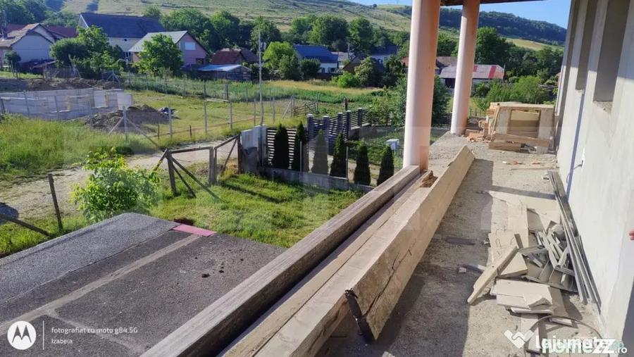 Casă cu 5 camere cu Teren 560 Mp în Urișor