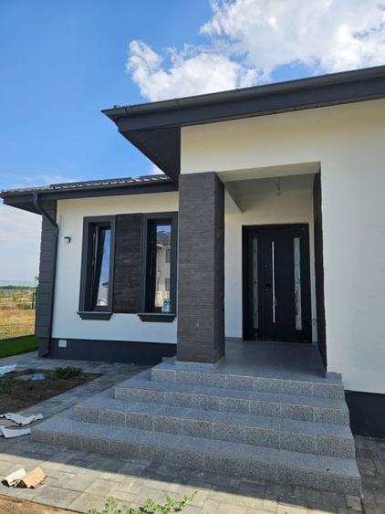 Casă individuală cu 4 camere cu Garaj în Tărtășești