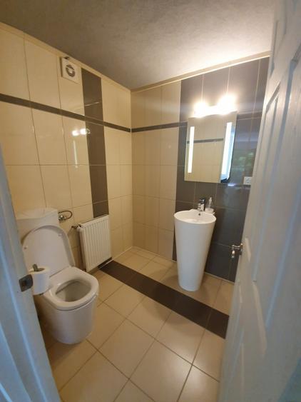 Casă cu 4 camere cu Canalizare în Băneasa