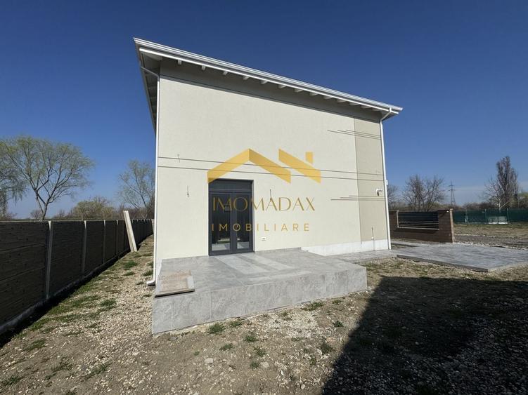 Duplex cu 4 camere cu Canalizare în Utvin