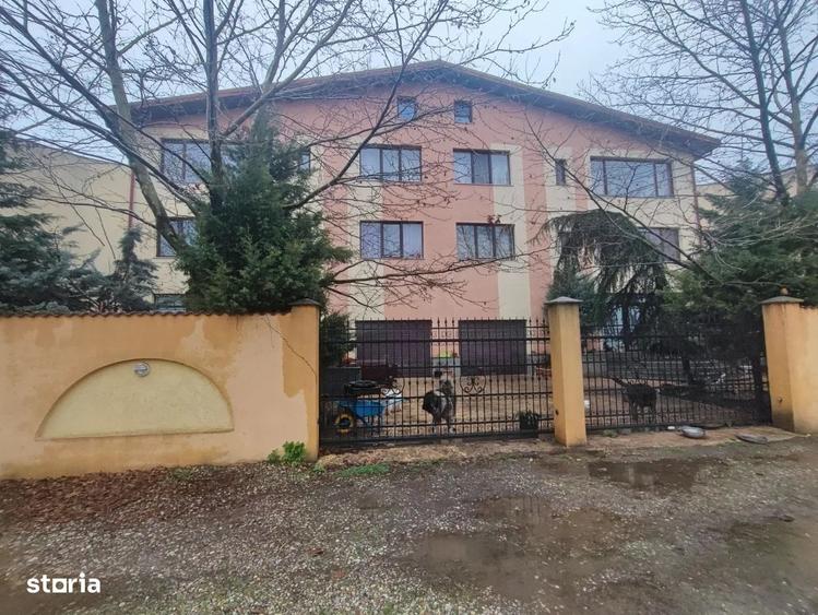 Casă individuală cu 14 camere cu Canalizare în Cernica