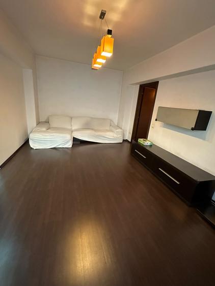 Apartament cu 3 camere decomandat, mobilat în Dristor